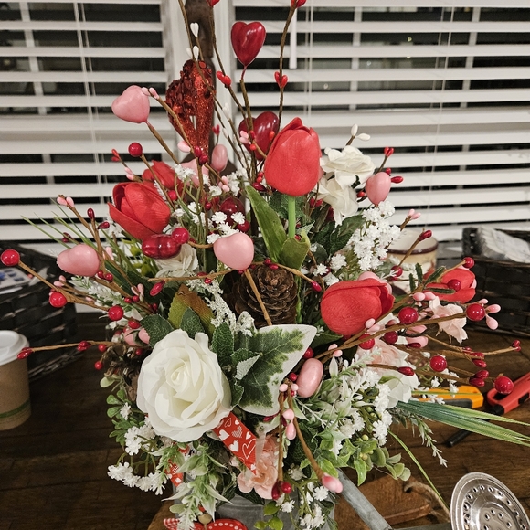 Large valentines day watering can, hand made - Picture 3 of 3